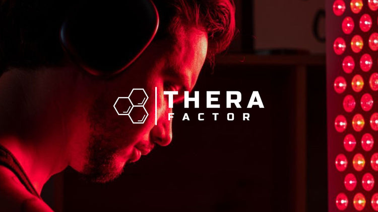 Homem de perfil em frente a um painel de luz vermelha aceso, com o logótipo TheraFactor
